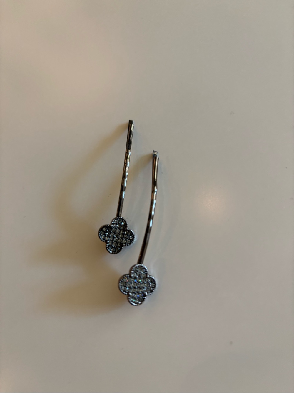 Sparkling Clover Drop Hairpins in Silver Metallic